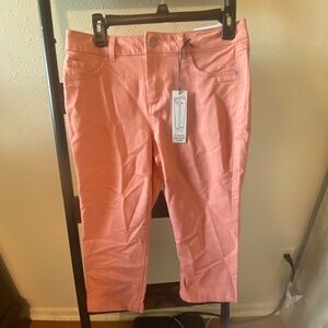 D. Jeans women’s coral capris size 8